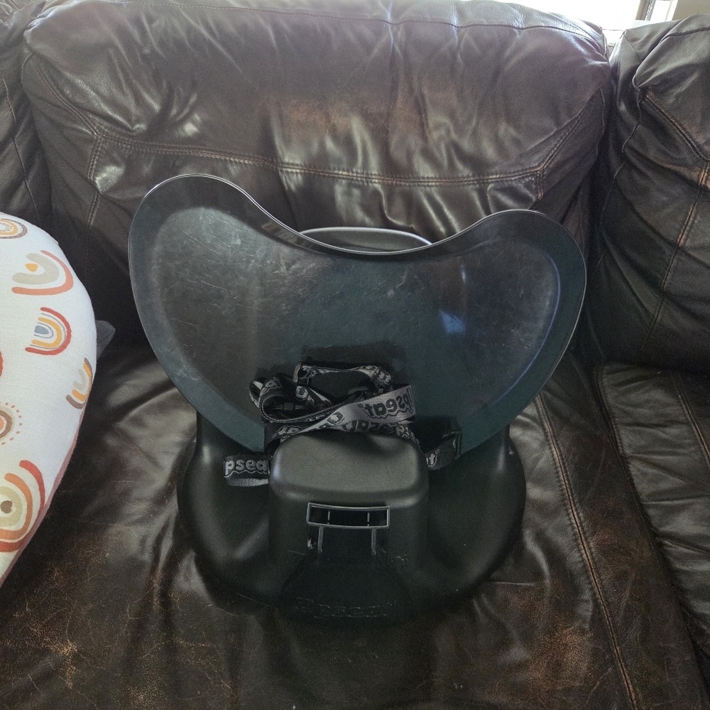 Upseat Floor Seat Black